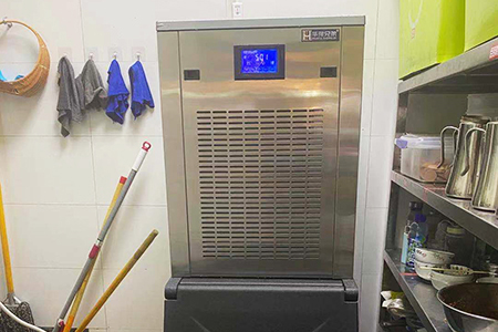 300公斤雪花制冰機(jī)交付鄭州某烤魚店